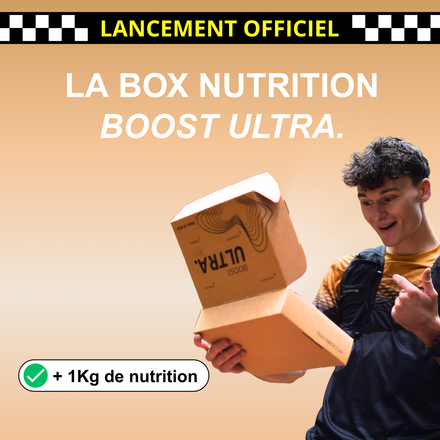 Un traileur ouvre la box nutrition Boost Ultra étonné et très content de ce qu'il découvre à l'intérieur.